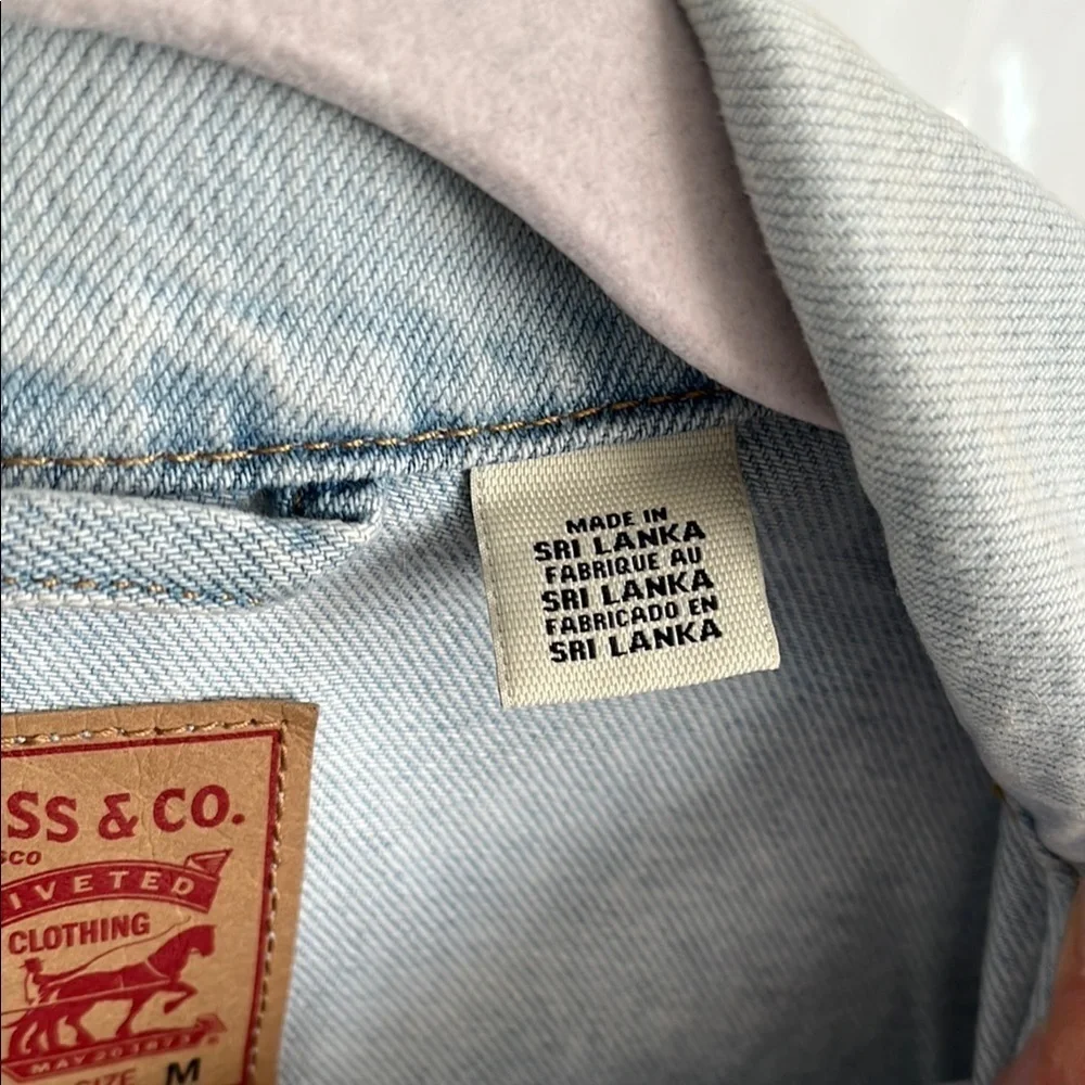 LEVI’S NWOT Light Blue Embroidered Denim Jacket, Size M - Picture 10 of 14